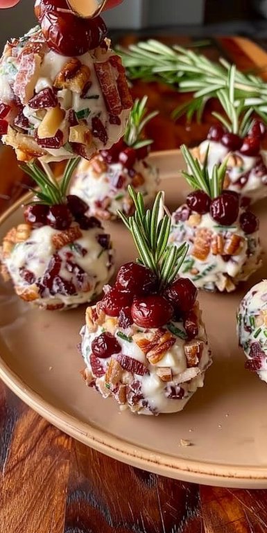 Festive Cheese Ball 4 Festive Cheese Ball