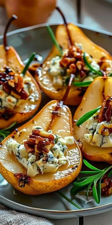 Pear and Blue Cheese Salad 4 Pear and Blue Cheese Salad