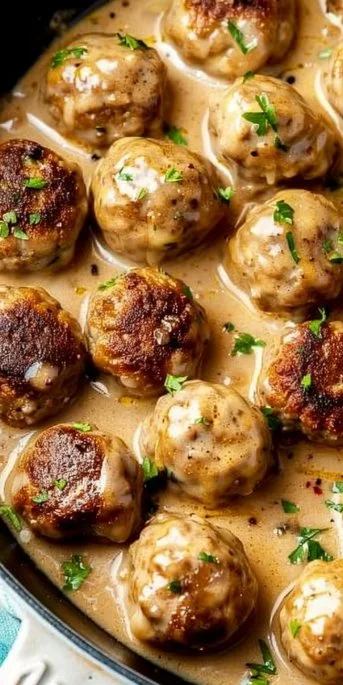 Easy Swedish Meatballs 3 Delicious easy Swedish meatballs served with creamy sauce.