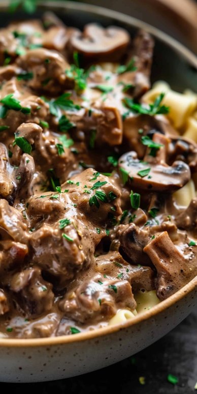 Beef and Mushroom Stroganoff Bowls – Cozy 25-Minute Dinner