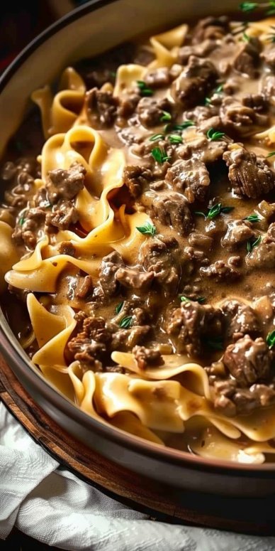 Beef Stroganoff (Easy One-Pot Recipe)