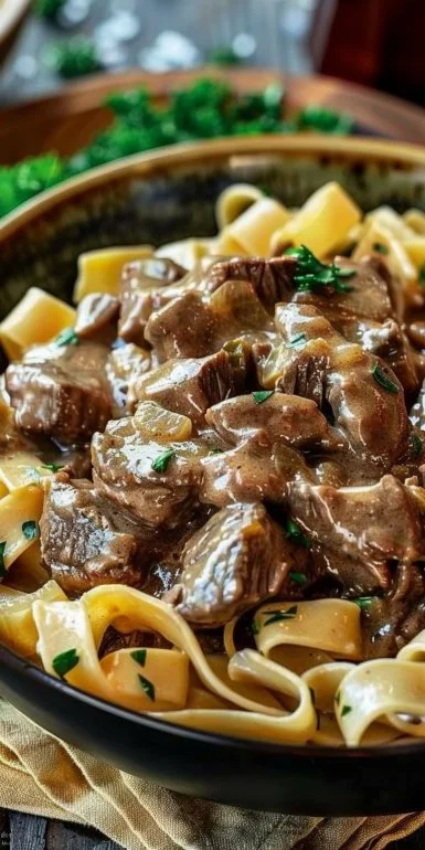 Beef Stroganoff with Egg Noodles 4 Delicious Beef Stroganoff served with egg noodles in a creamy sauce