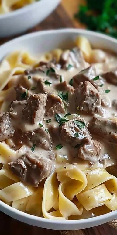 Creamy Crockpot Beef Stroganoff for Effortless Comfort Meals