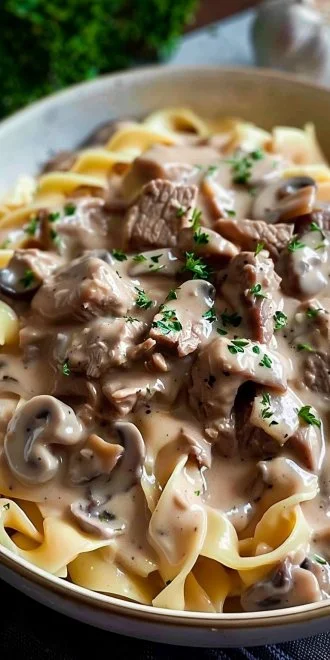 Creamy Crockpot Beef Stroganoff for Effortless Comfort Meals
