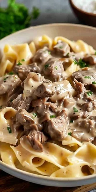 Creamy Crockpot Beef Stroganoff for Effortless Comfort Meals