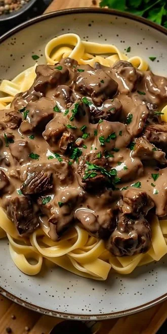 Easy Crockpot Beef Stroganoff That’s Comfort in Every Bite