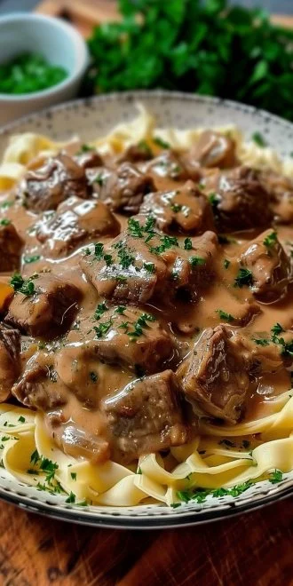Easy Slow Cooker Beef Stroganoff Recipe for Ultimate Comfort