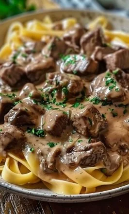 Easy Slow Cooker Beef Stroganoff Recipe for Ultimate Comfort