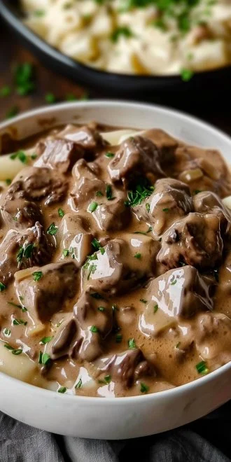 Irresistibly Creamy Slow Cooker Beef Stroganoff Delight