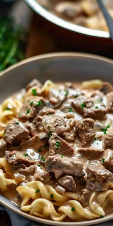 Slow Cooker Creamy Beef Stroganoff